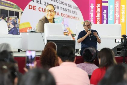 paco ignacio taibo ii, en feria del libro en ecatepec