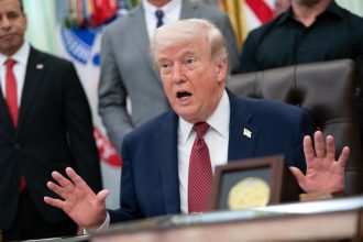 Donald Trump| EFE/EPA/ALLISON ROBBERT / POOL