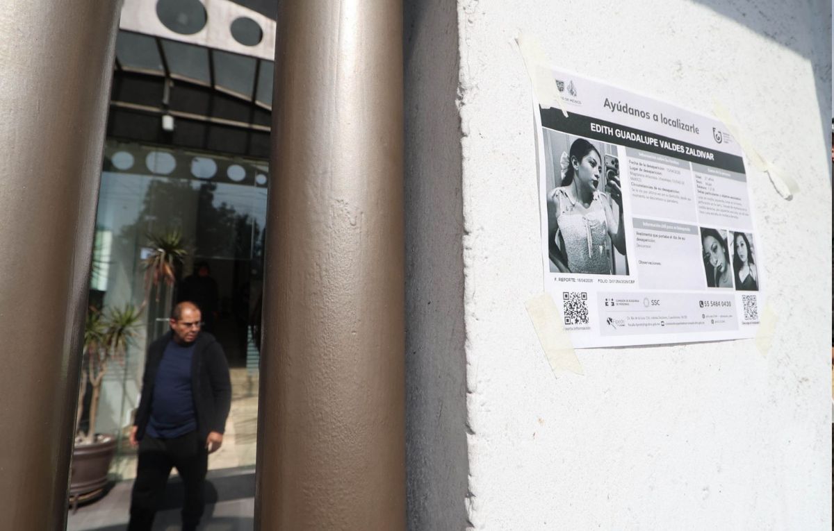 El cuerpo sin vida de Edith Guadalupe, fue encontrado sin vida en un inmueble ubicado en Avenida Revolución 829 de la colonia Nonoalco de la alcaldía Benito Juárez., luego de ser reportada como desaparecida como desaparecida el 15 de abril de 2026, así lo indicó La FGJ. Familiares de la víctima acudieron a las instalaciones de la fiscalía de dicha demarcación para recibir por parte de las autoridades dicho hallazgo. FOTO: ROGELIO MORALES/CUARTOSCURO.COM