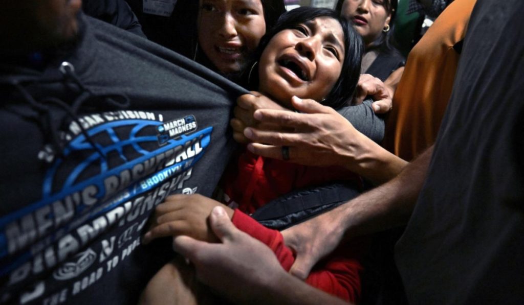 premio world press photo a carol guzy por foto del año