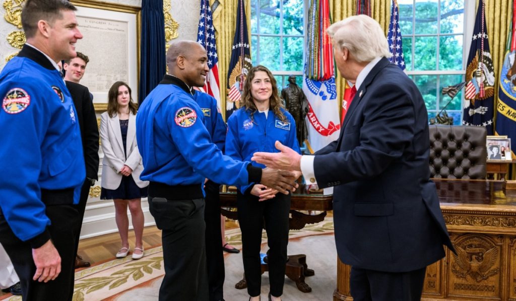 artemis trump 02
