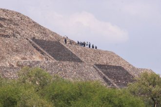 piramide luna teotihuacan 01