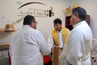Asiste Francisco Rodríguez Cisneros a misa tradicional en honor a la Santa Cruz en Chilpancingo
