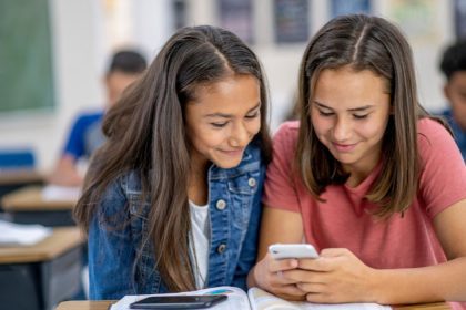 niños con celular
