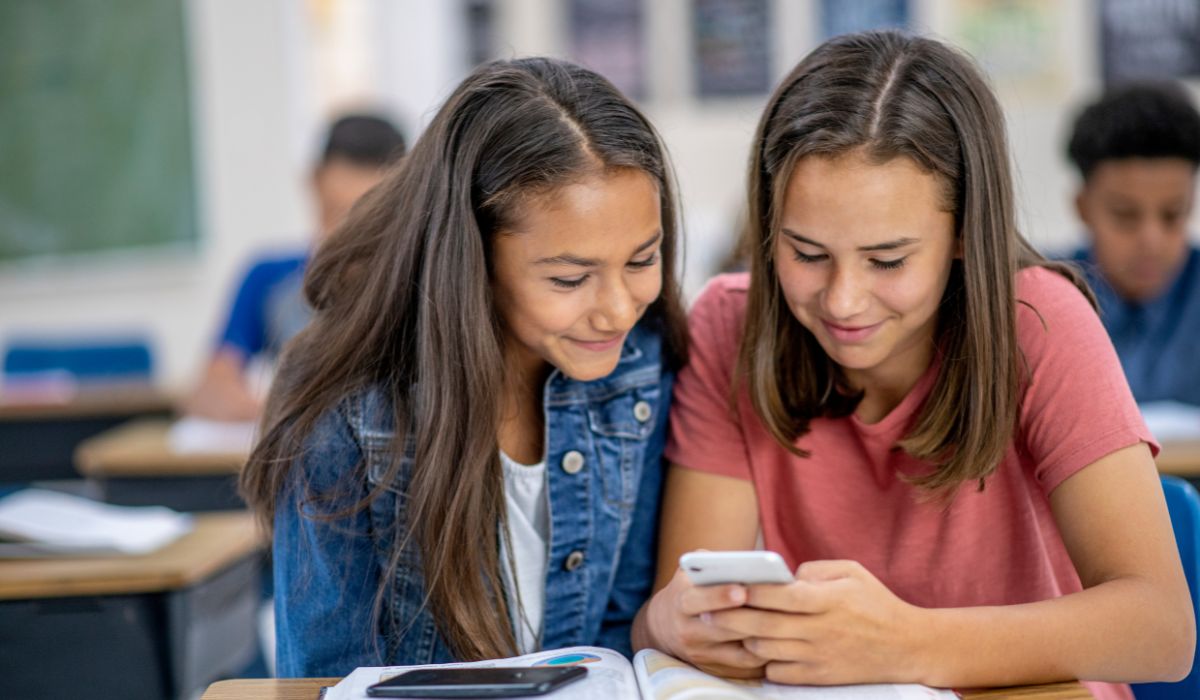 niños con celular