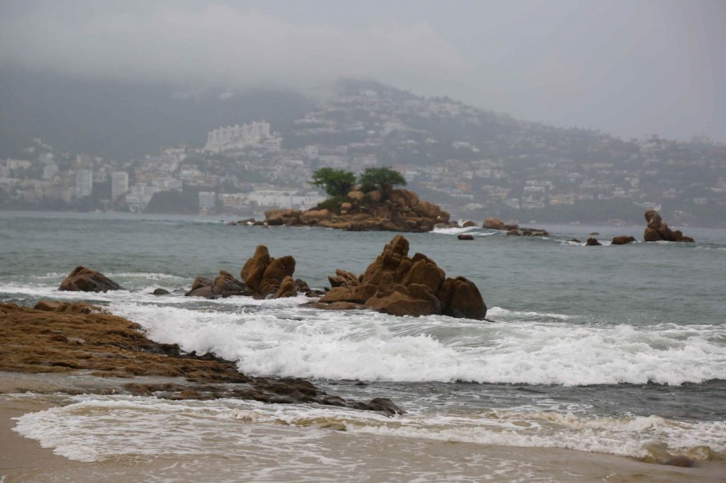 acapulco mal clima