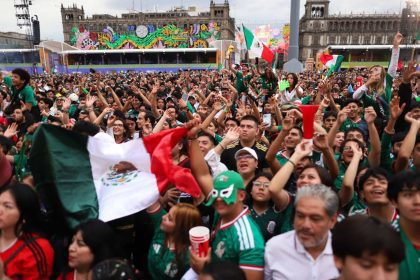 Aficionados apoyan en el Zócalo a la Selección Mexicana. FOTO: GRACIELA LÓPEZ/CUARTOSCURO.COM