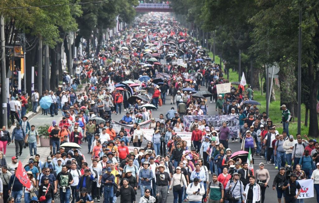 CNTE hacia estadio Ciudad de méxico