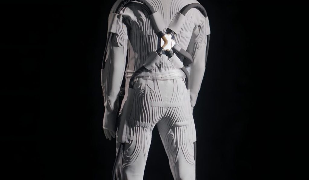 ropa prada viaja a la nasa