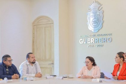 evelyn salgado y rectora de universidad