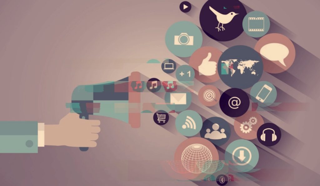 medios de comunicación, regulación o censura