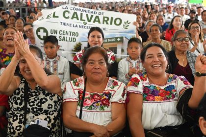 La entrega de la pensión Mujeres Bienestar. FOTO: PRESIDENCIA/CUARTOSCURO.COM