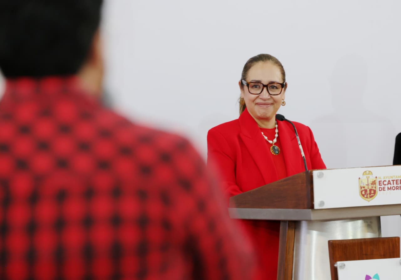 azucena cisneros