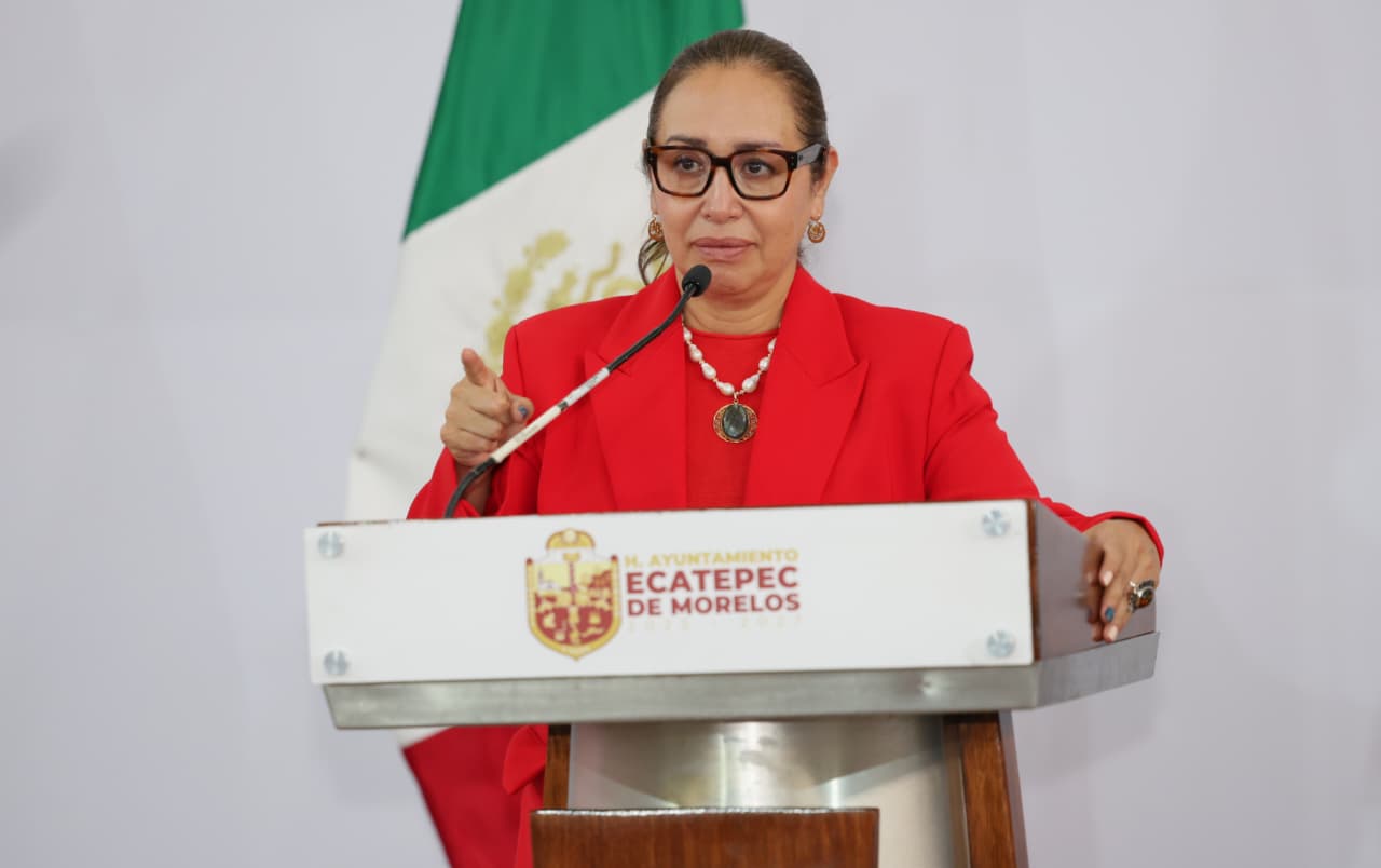 azucena cisneros