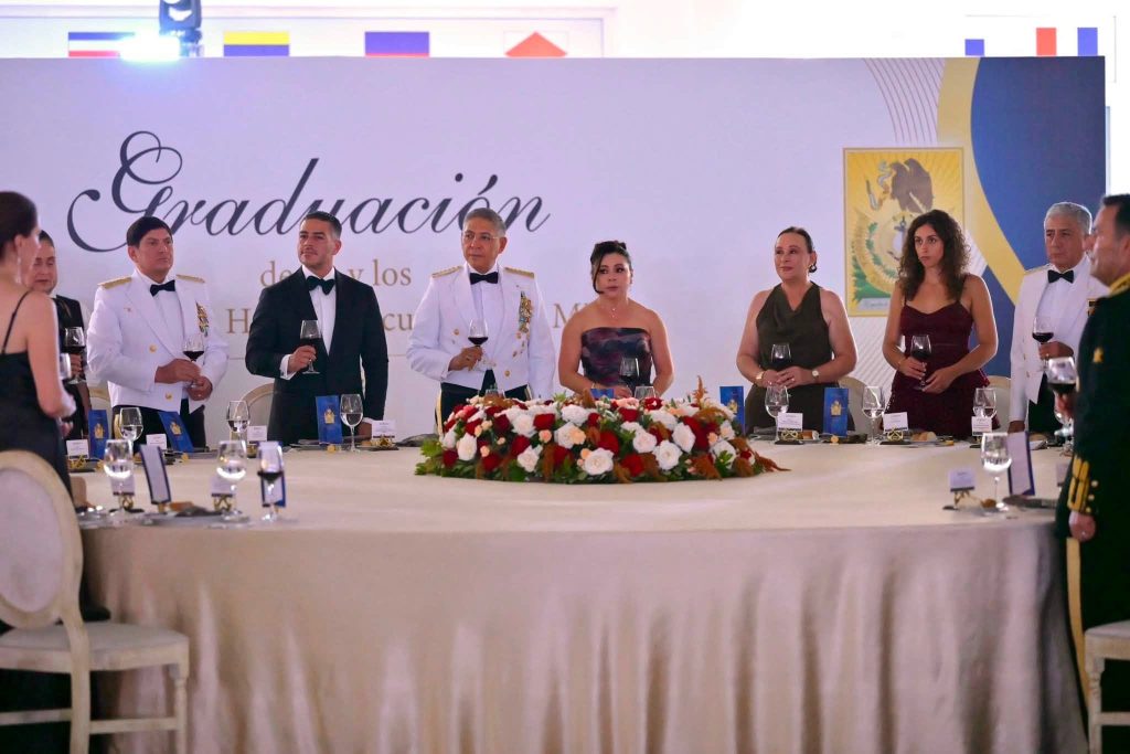 brindis de honor, graduación de marinos