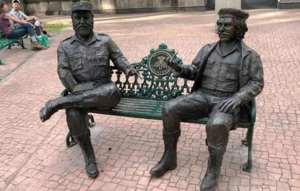 esculturas che y fidel castro