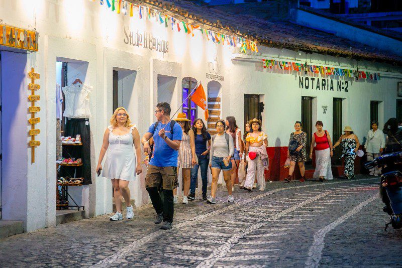 turistas en verano, acapulco