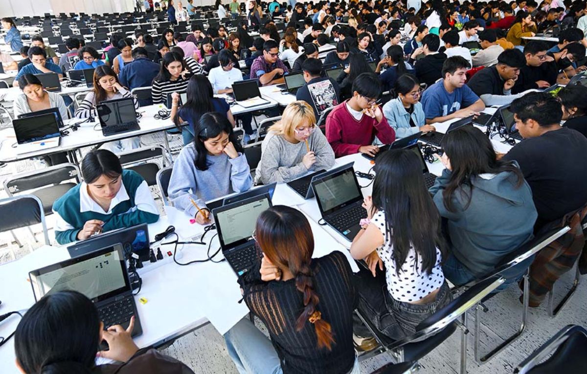 alumnos examen control unam